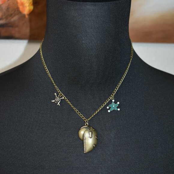 Disney Descendants 2 3 RISE OF RED Uma Magic Sea Shell Necklace / URSULA - Picture 2 of 11